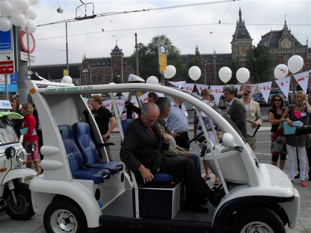Carros de golf de patrulla el&eacute;ctricos que funcionan con bater&iacute;as 