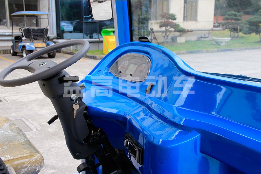 El volante del autob&uacute;s tur&iacute;stico.