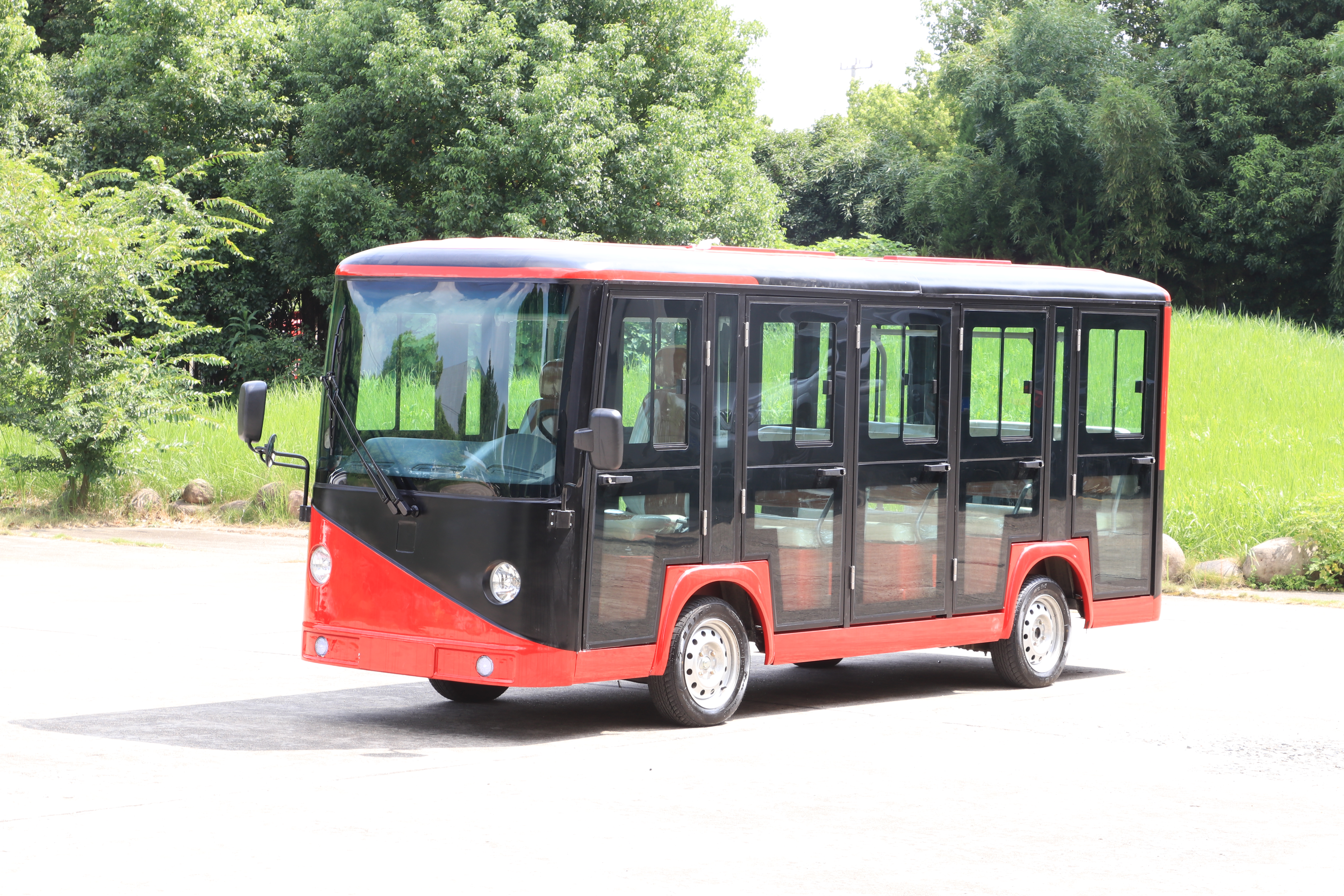Autobús turístico cerrado de 14 plazas--EG615CKF